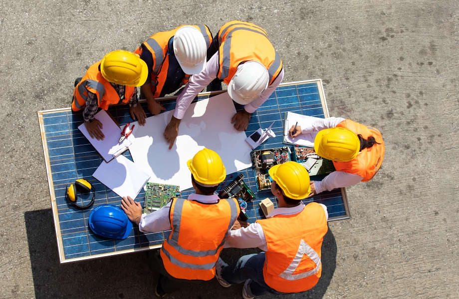 Field Workers And Project Managers